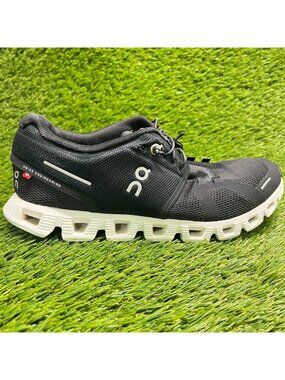 On Cloud 5 Womens Size 7 Black White Athletic Running Walking Shoes Sneakers